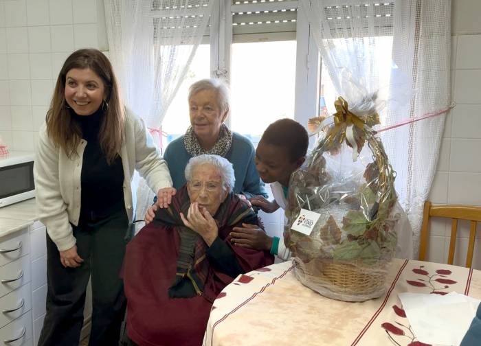 Teresa Fernández, la mujer más longeva de España, atribuye su bienestar a una copa de vino diaria
