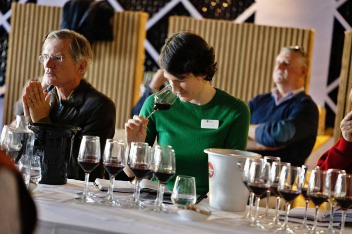 La garnacha representa el 40 por ciento de la producción en Cariñena y atrae a expertos internacionales