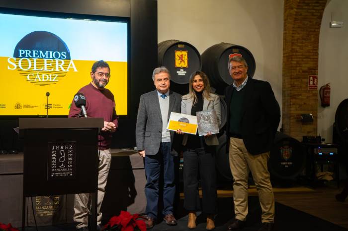 La Carboná recibe el Premio Solera a la mejor carta de vinos de Cádiz por su apuesta por el vino local