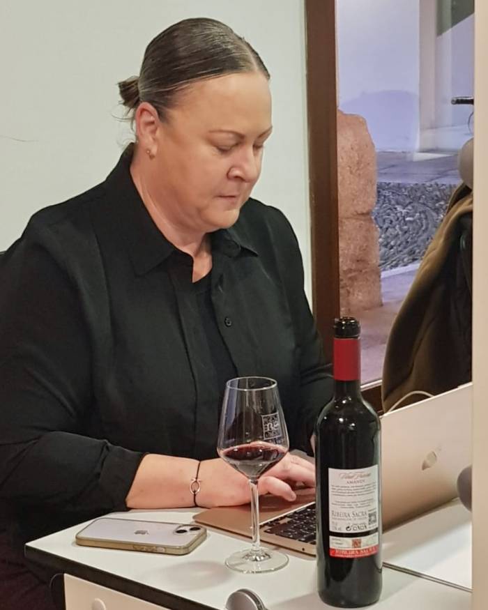 Beth Willard visita 16 bodegas de la Ribeira Sacra para impulsar su proyección internacional