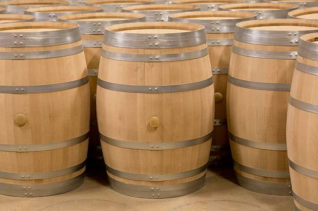 Estudio revela impacto del origen del roble americano en el vino