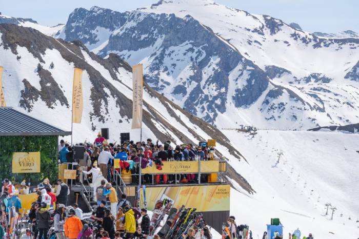 Música y vino se fusionan en la estación de esquí de Astún