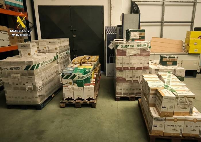 Desarticulada banda criminal que estafó a empresa de vinos por 50.000 euros