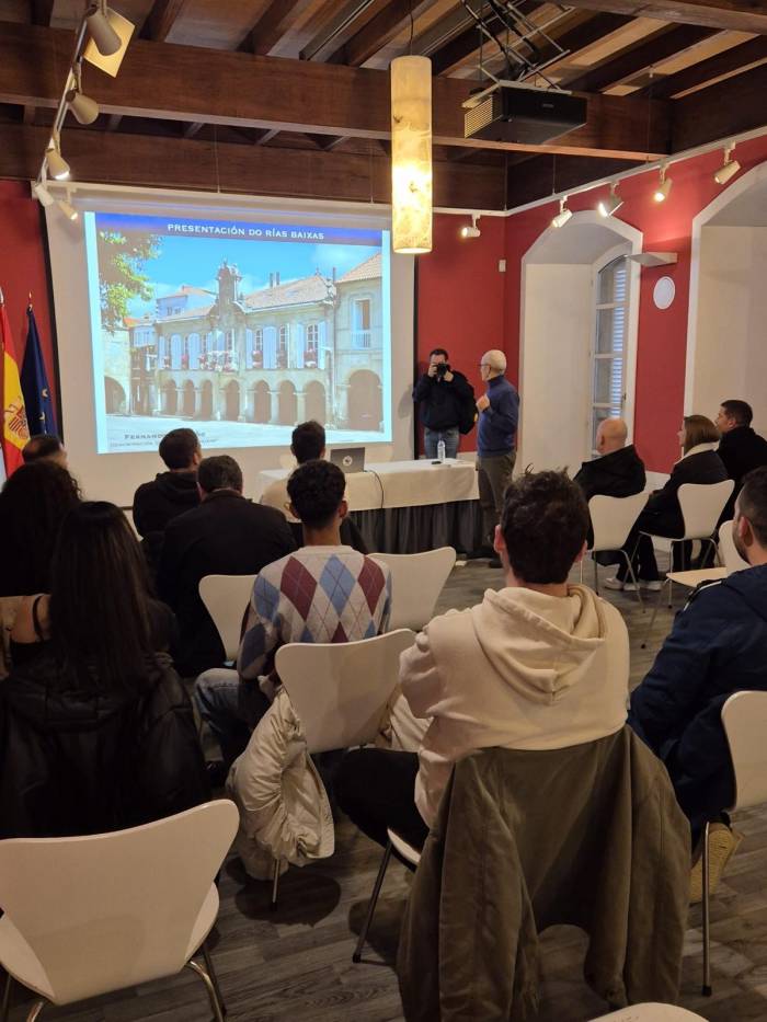 Charla sobre vinos de Rías Baixas en el campeonato de sumillería CIFP Carlos Oroza