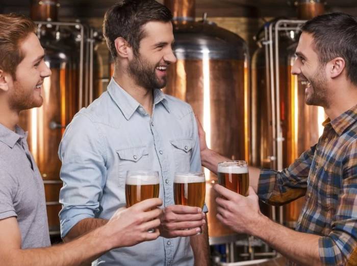 PETA genera polémica al afirmar que la cerveza es mejor que la leche para la salud ósea
