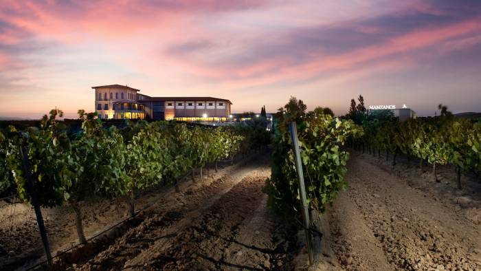 Manzanos Enterprises vende parte de sus acciones a empresa francesa