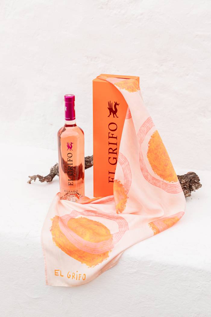 El Grifo celebra 250 años con pañuelo exclusivo junto a Alava Brand