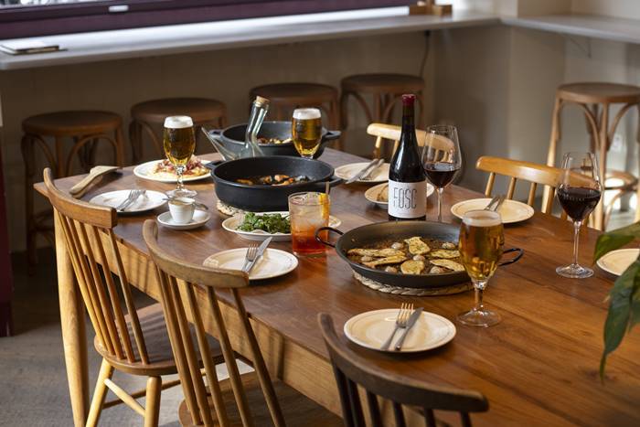 Bar La Esquina en Barcelona fusiona tradición e innovación culinaria