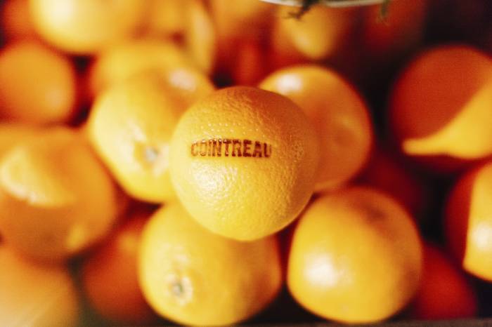 El licor Cointreau impulsa la tendencia de cócteles cítricos y naturales en el verano español