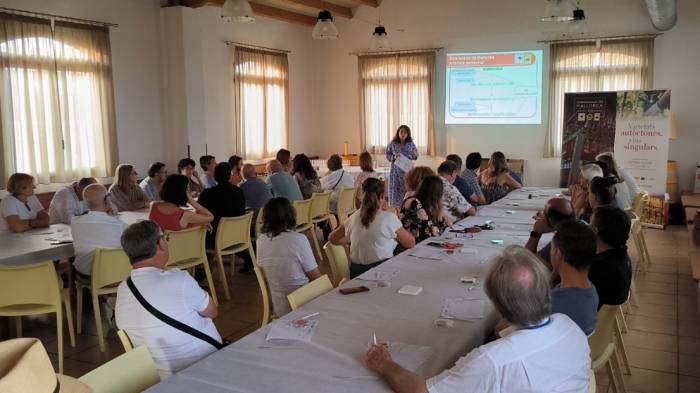 La cata profesional de productos con denominación de origen reúne a expertos en Santa Eugènia