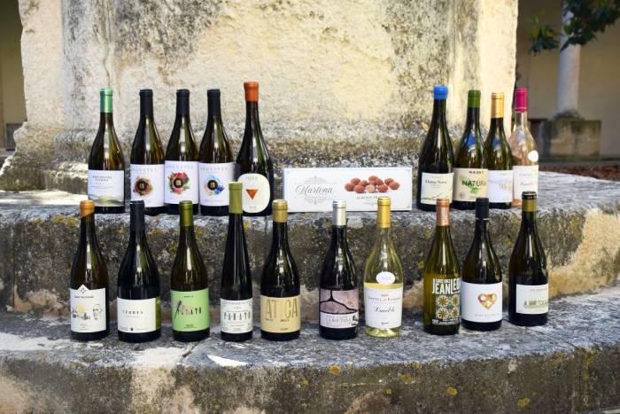 La Nit dels Xarel·los reúne a catorce bodegas y gastronomía local en el Claustre de Sant Francesc de Vilafranca