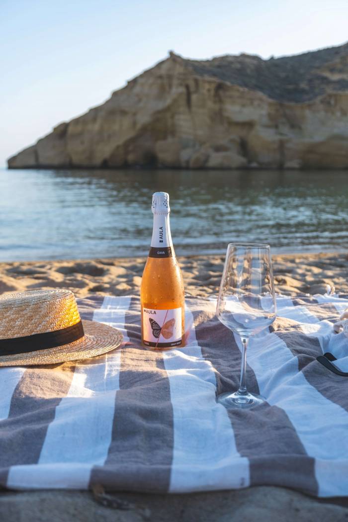 La plaza de La Villa de Requena celebra una jornada dedicada al cava con bodegas y gastronomía local