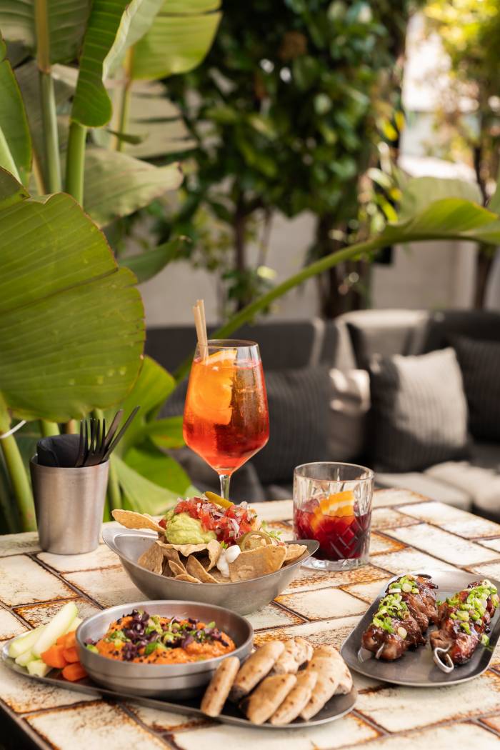 La Terraza del Pulitzer acoge conciertos gratuitos de Ferran Palau y Cesc Sansalvadó en junio