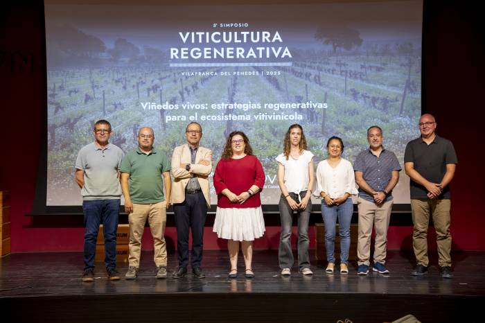 El simposio de viticultura regenerativa reúne a expertos para impulsar la sostenibilidad y la captura de carbono en el viñedo