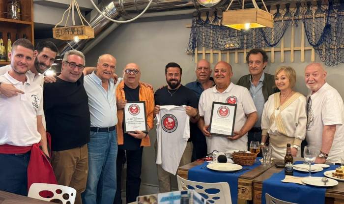El malagueño Eduardo de la Torre recibe el premio Rey del Espeto de Madrid 2025