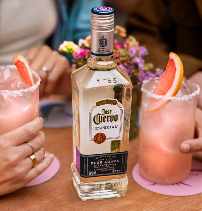 El Bus Cuervo lleva el speed dating presencial y la coctelería al festival Sónar de Barcelona