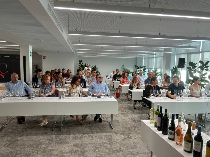 La cata ‘Raíces Celestes’ acerca los vinos de Rioja Alavesa a Madrid bajo la última luna llena de primavera