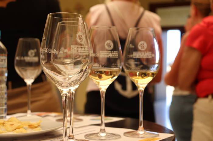 La historia del vino en el Condado de Huelva centra una conferencia en la Fundación Caja Rural del Sur