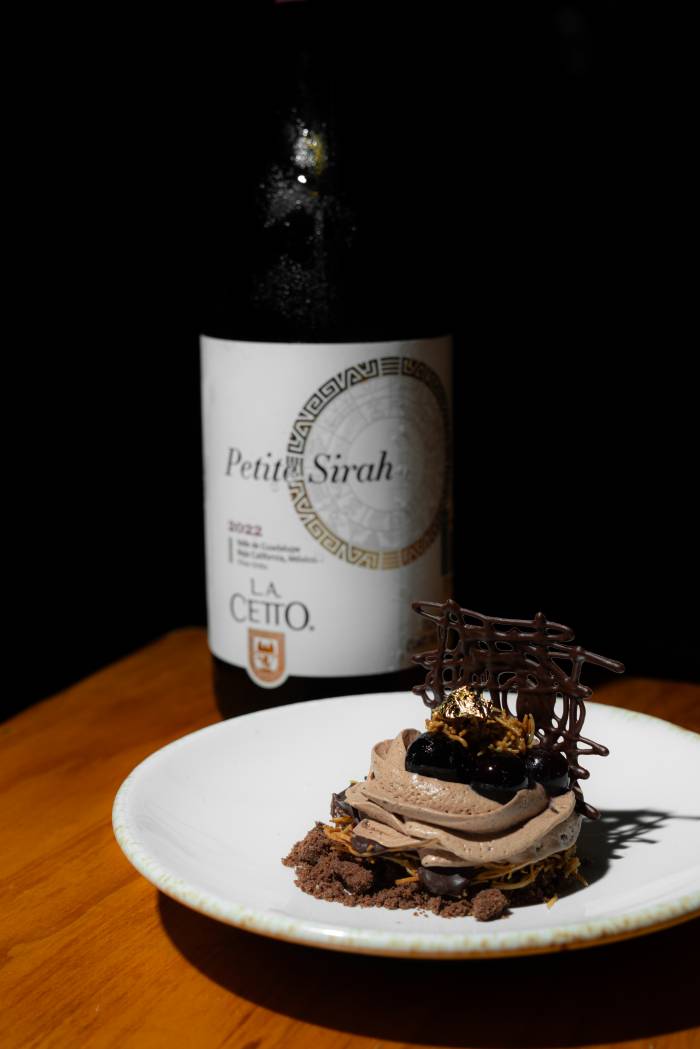 El restaurante Artesanos lanza un menú de repostería de autor maridado con destilados y vinos seleccionados