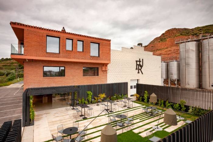 Faustino Rivero Ulecia relanza su oferta de enoturismo con música, gastronomía y catas en Arnedo este verano Faustino Rivero Ulecia relanza su oferta de enoturismo con música, gastronomía y catas en Arnedo este verano