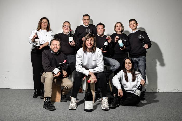 Bodegas Sierra Norte y Raíces Ibéricas se fusionan para impulsar el vino autóctono y sostenible