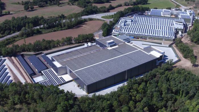 Casa Tarradellas impulsa la sostenibilidad con energía solar propia y reducción de residuos en su modelo productivo