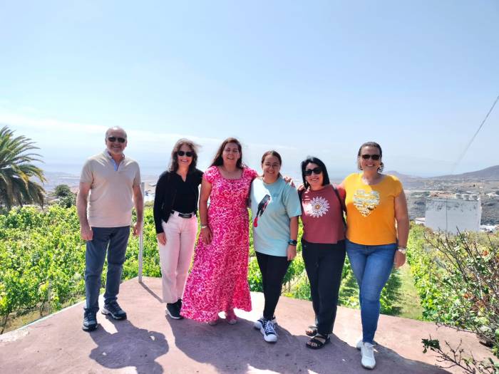 El Comité de Cata de Gran Canaria visita la Bodega Hinojo para conocer sus métodos y producción familiar