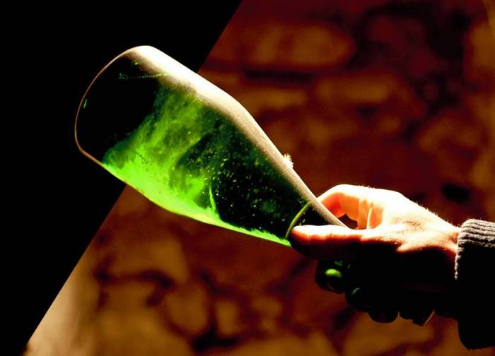 Champagne Sales Plummet as California Sparkling Wines Gain Popularity