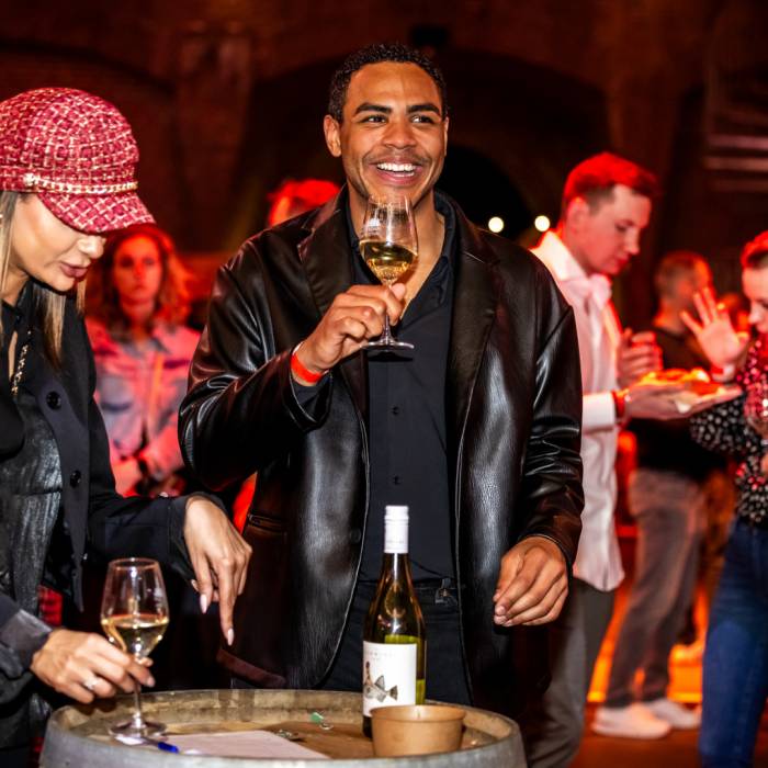 Quique to Perform at Amsterdam Wine Festival Amidst Music and Wine Celebration