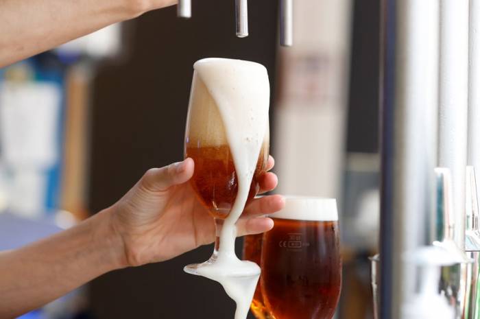 El consumo de cerveza en España cae entre los locales pero crece entre turistas