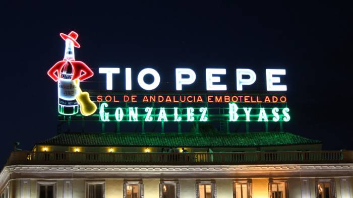 González Byass apagará el cartel de Tío Pepe en apoyo a La Hora del Planeta