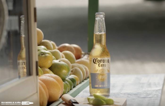 Corona Cero lanza "Fruit Cart Bar" en Lima junto a fruteros