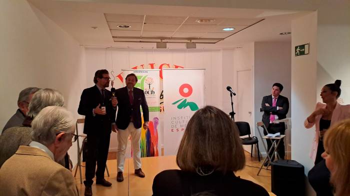 Isla Cristina acoge la Cata de Libros, Vino y Jabugo en el Otoño Cultural Iberoamericano