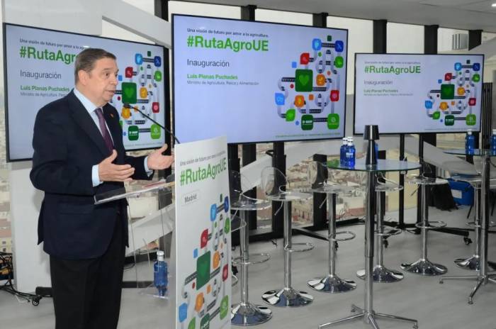 Luis Planas defiende la identidad de la PAC en el reparto de fondos europeos