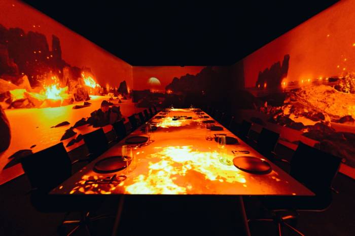 Sinestesia renueva su propuesta gastronómica y ajusta precios para atraer a un público más amplio en Madrid