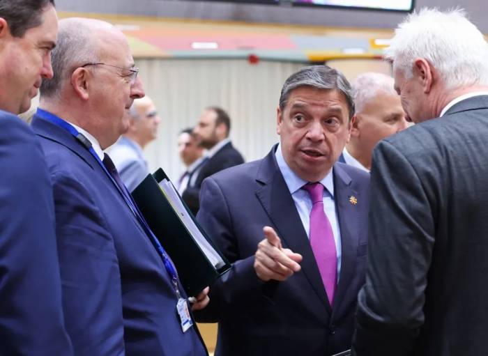 La Unión Europea y Estados Unidos amplían hasta julio el plazo para negociar aranceles y evitar represalias