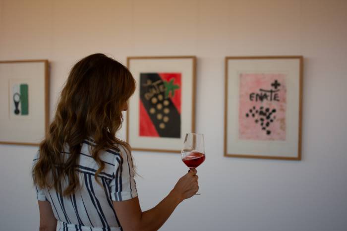 ENATE organiza una visita especial que une vino y arte por el Día Internacional de los Museos