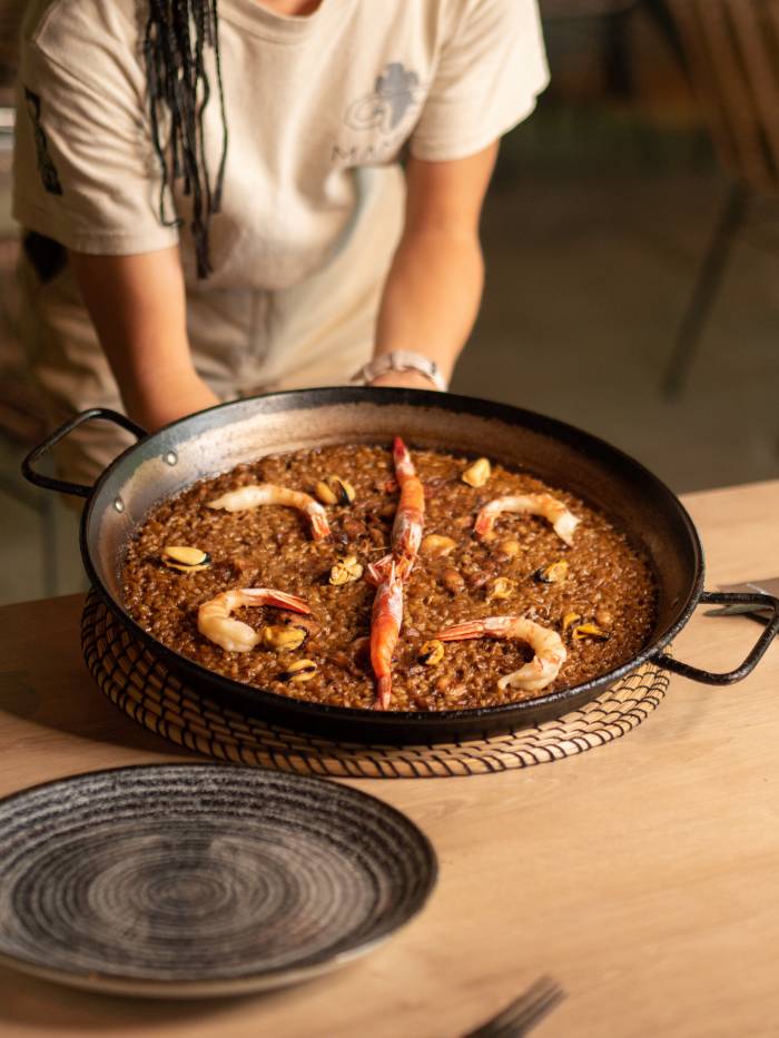 El Grupo Lancaster reabre sus chiringuitos y refuerza su oferta gastronómica en el litoral catalán