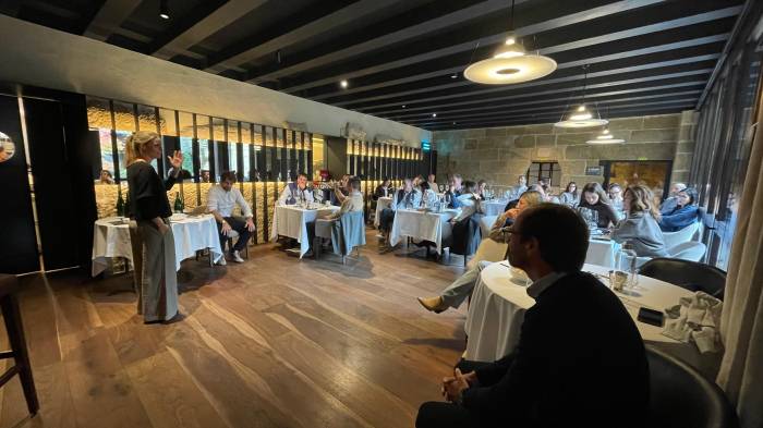 J·Vigas impulsa el diálogo técnico y la sostenibilidad en el sector vinícola con su jornada Sin filtros en La Rioja