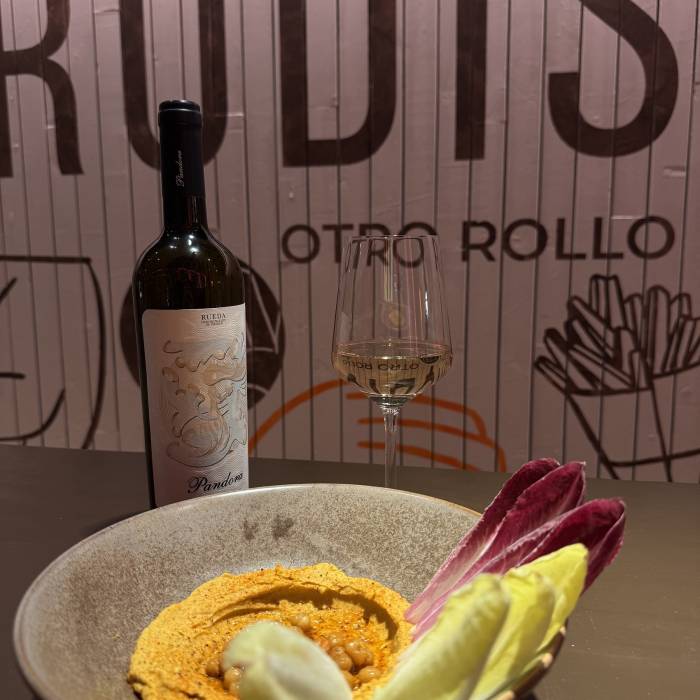 Brodis abre en Malasaña con cocina inclusiva y vinos “frikis” para todos los gustos