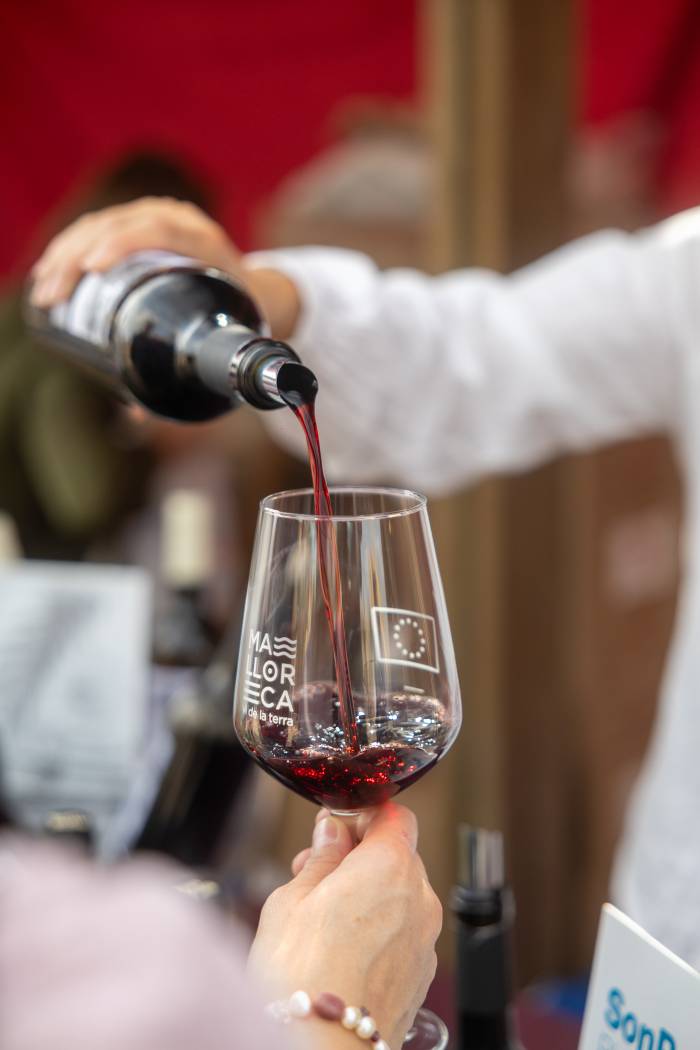 El Raïm Wine Fest reúne a 51 bodegas mallorquinas en Palma con acceso libre y actividades para toda la familia