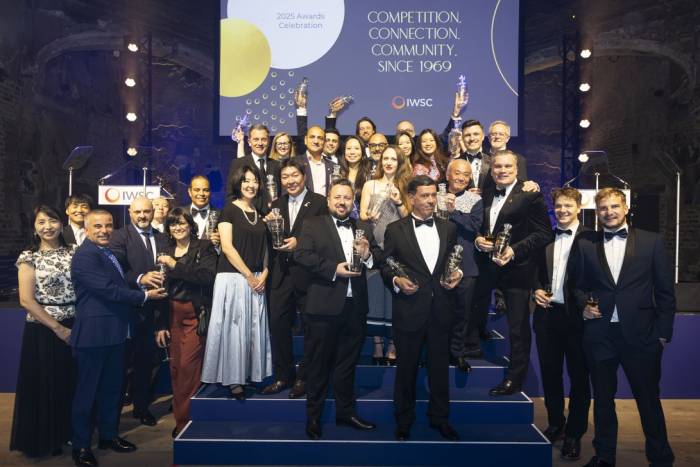 Paco & Lola elegida mejor bodega productora de vino blanco del mundo en la IWSC 2025