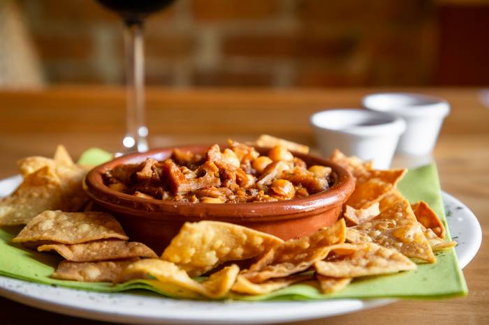 Xamach fusiona la casquería madrileña con la cocina mexicana en Lavapiés