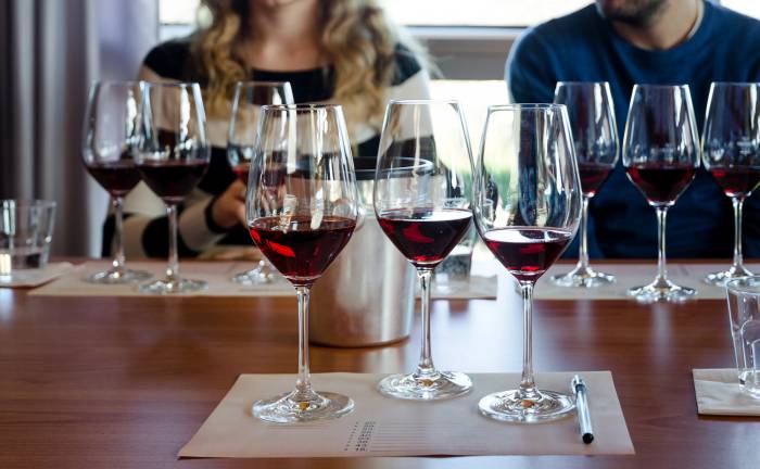 Diez vinos españoles logran la máxima puntuación en la Guía Vinos Gourmets 2024