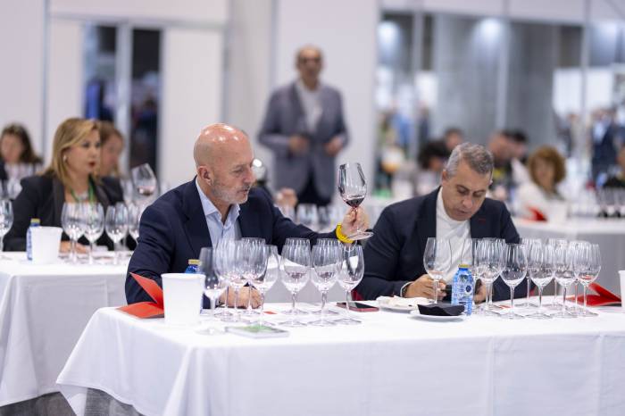 El Salón Peñín reúne 350 bodegas y más de 1.600 vinos en su 25 aniversario en Madrid