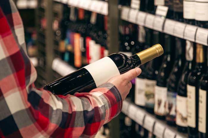 Imported Wine Orders Plunge 30 Percent as U.S. Tariffs and Inflation Squeeze Holiday Shoppers