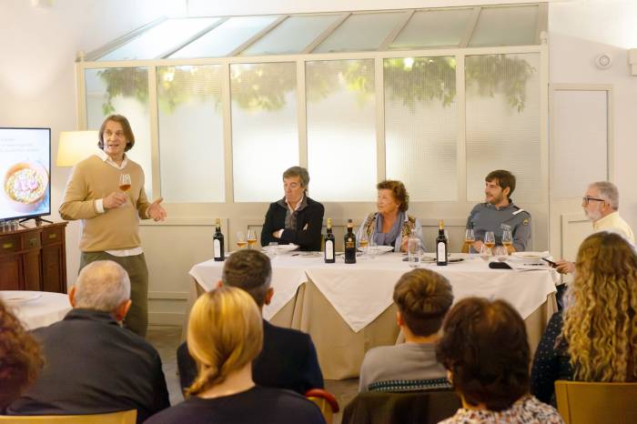 La Carboná dona los beneficios del plato ganador de “Cocina con Jerez” al Comedor Social El Salvador