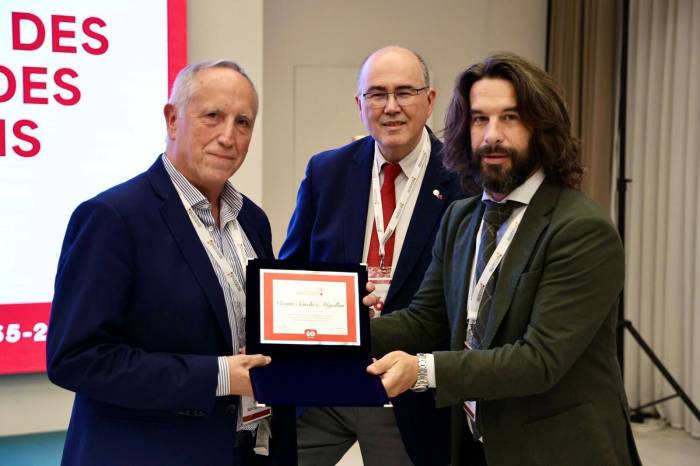 La UIOE homenajea a Vicente Sánchez-Migallón por su impulso a la profesionalización del enólogo y la cooperación internacional