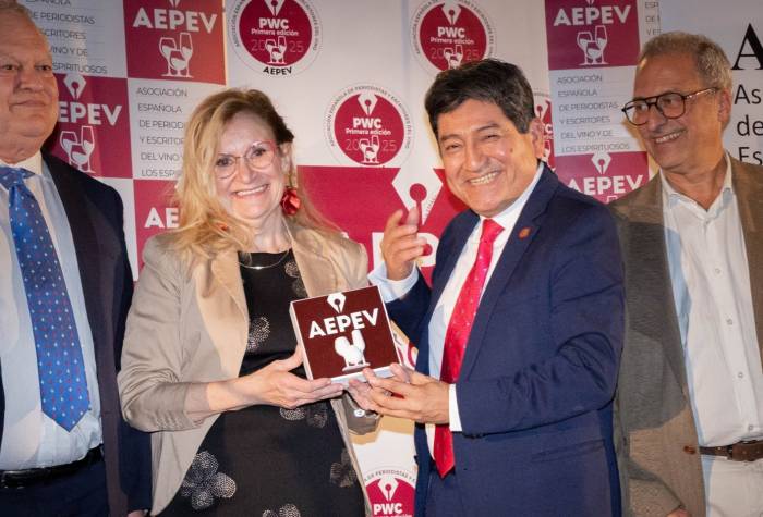 La Escuela Española de Cata recibe el Premio Maestro del Vino AEPEV 2025 por su trayectoria y formación de miles de sumilleres