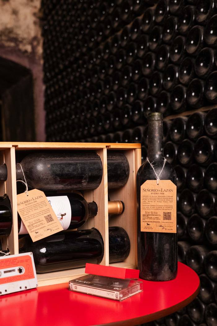 Bodega Pirineos lanza 100 cajas exclusivas con vinos de 1998 y 1999 tras 27 años de conservación subterránea
